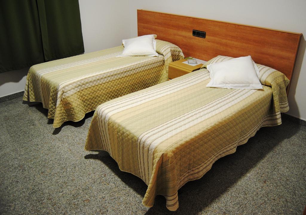 Hotel Albanta La Lantejuela Pokoj fotografie